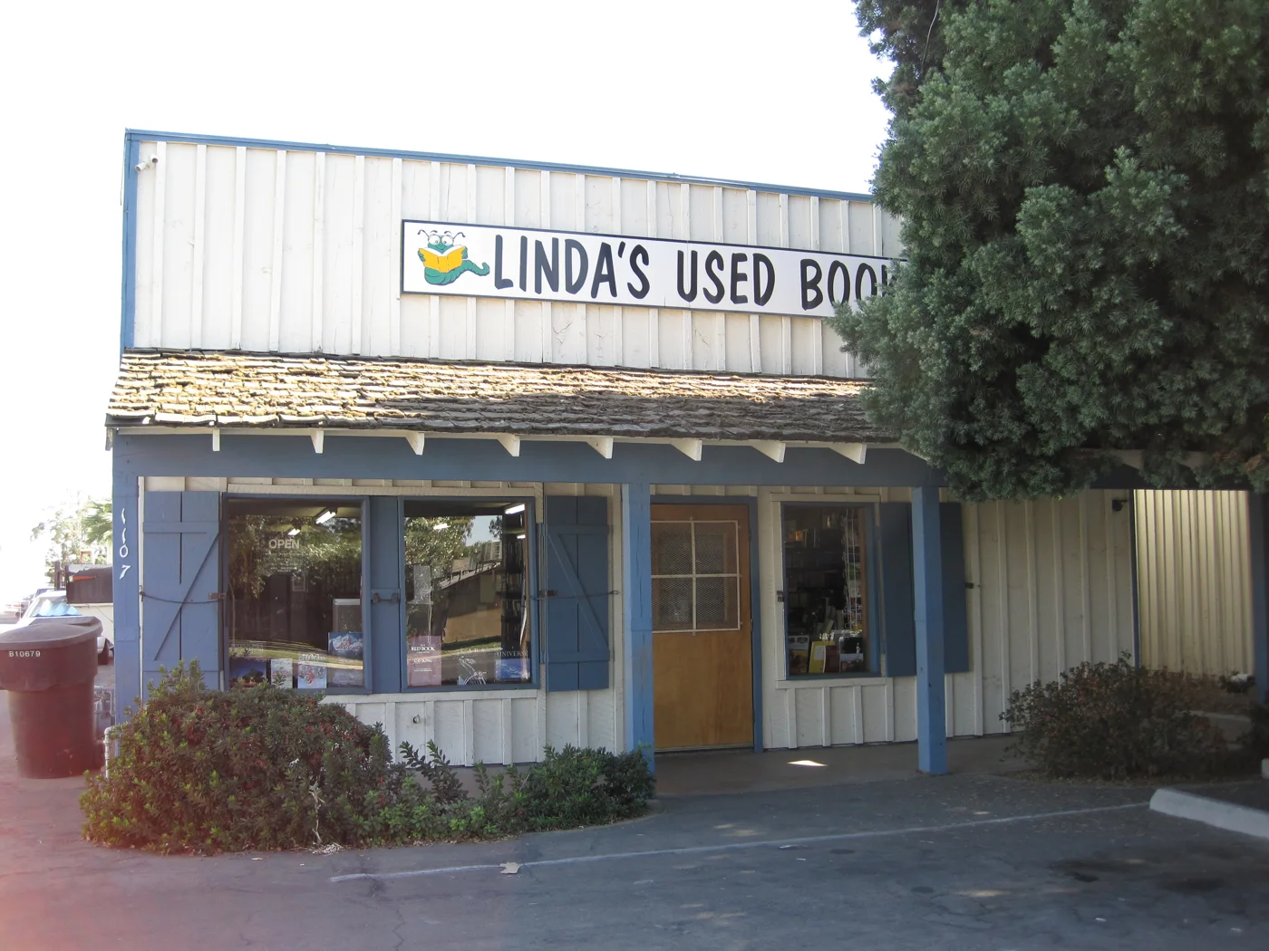 Linda's Used Books, business photo 4